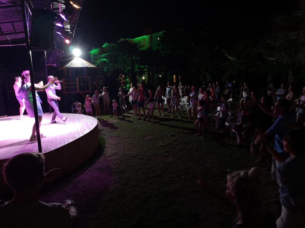 Castle Park Hotel بيلديبي المظهر الخارجي الصورة
