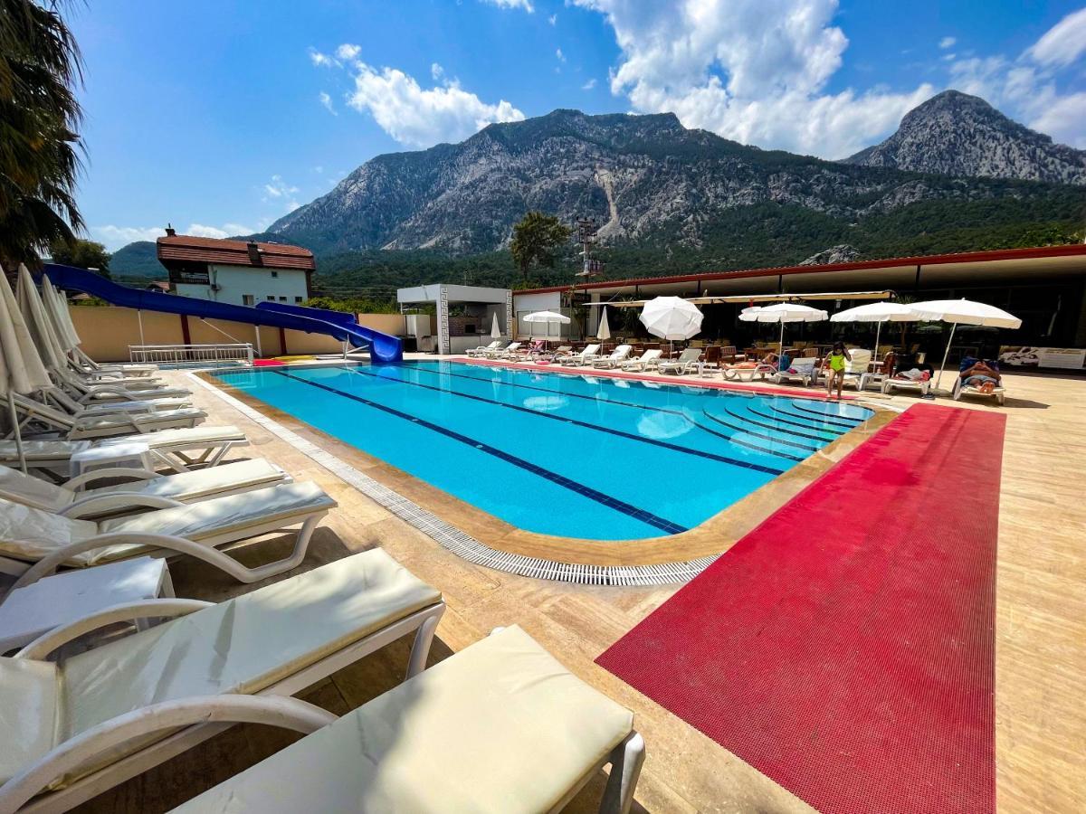 Castle Park Hotel بيلديبي المظهر الخارجي الصورة