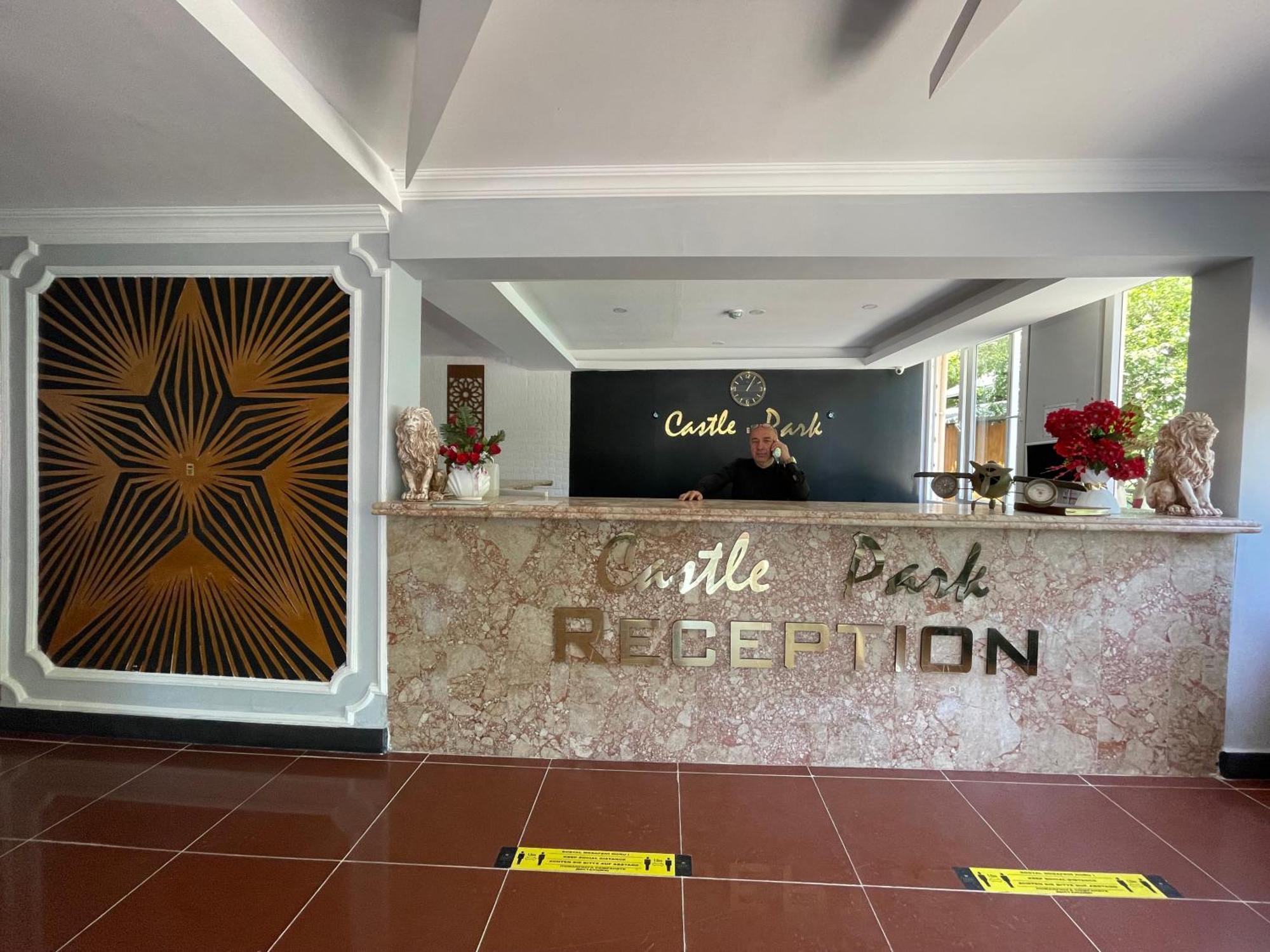 Castle Park Hotel بيلديبي المظهر الخارجي الصورة